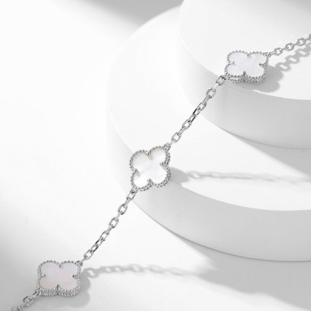[Cyra]  CLOVER 10 MOTIFS WHITE MOTHER OF PEARL NECKLACE