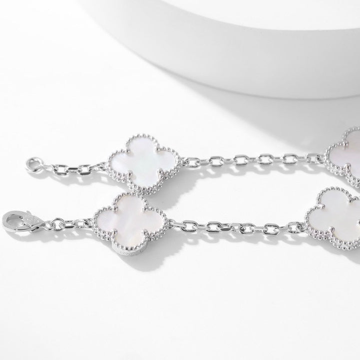 [Cyra]  CLOVER 10 MOTIFS WHITE MOTHER OF PEARL NECKLACE