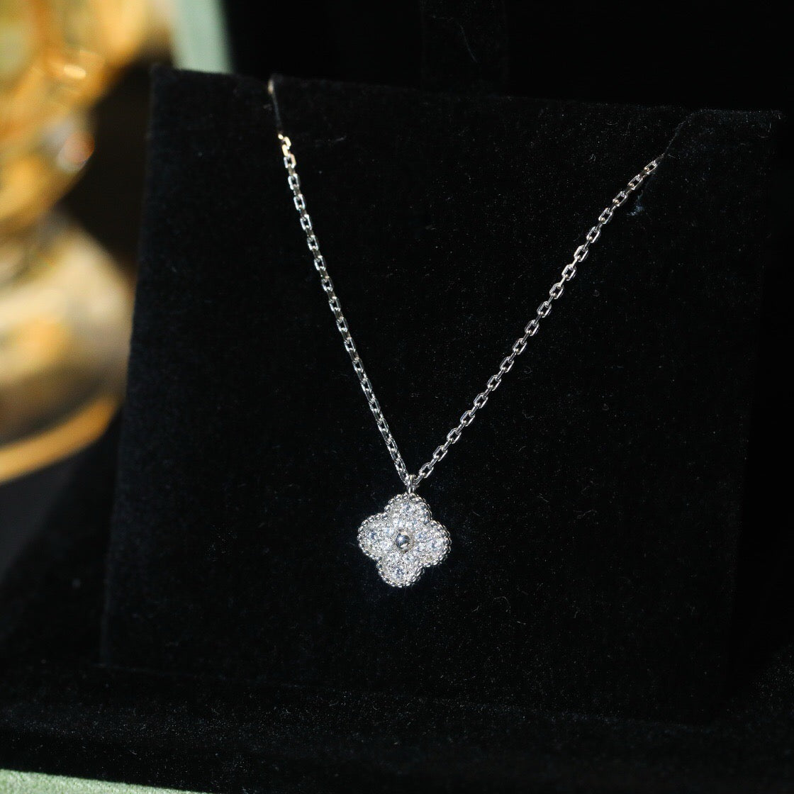 [Cyra]  CLOVER MINI 9.5MM PENDANT DIAMOND NECKLACE