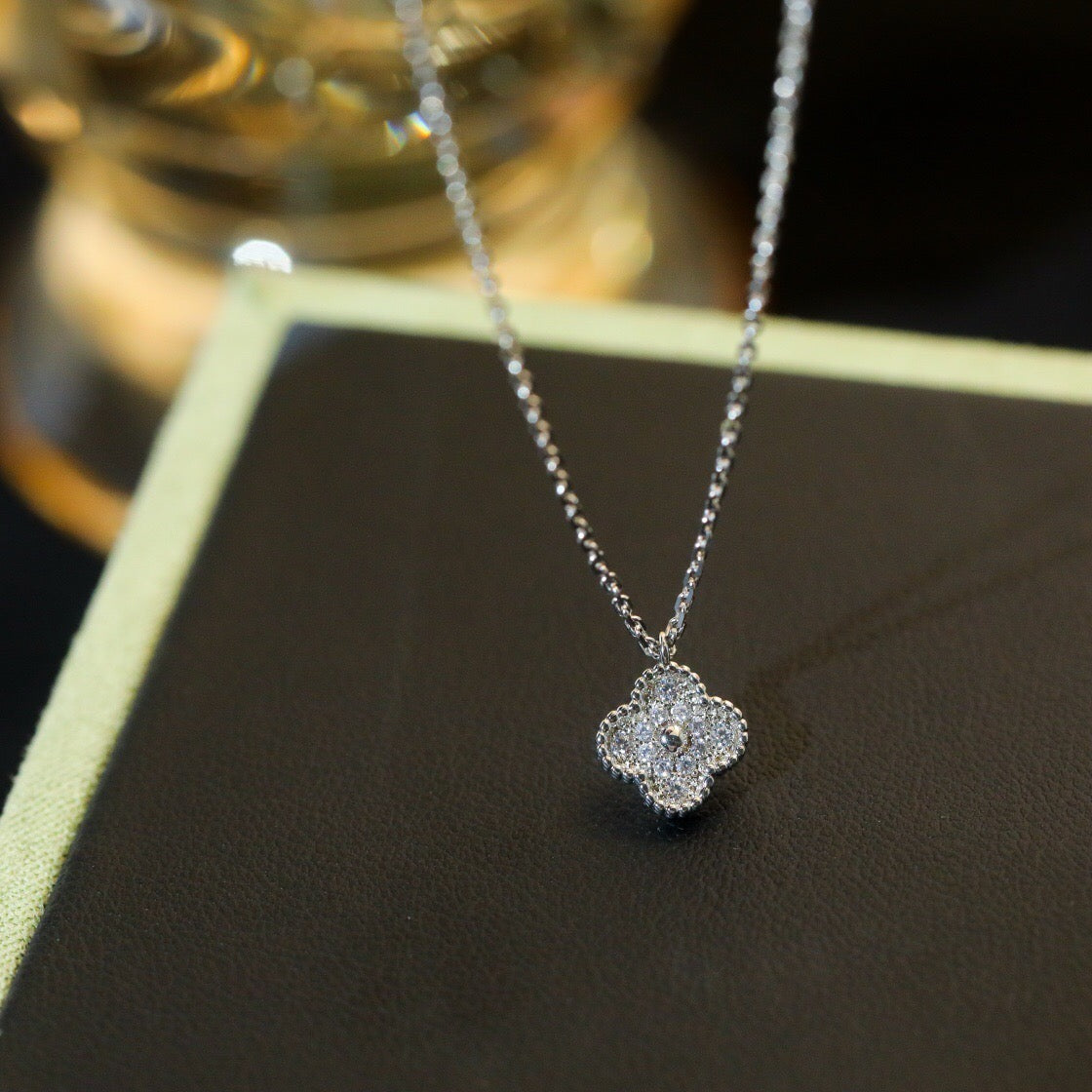[Cyra]  CLOVER MINI 9.5MM PENDANT DIAMOND NECKLACE