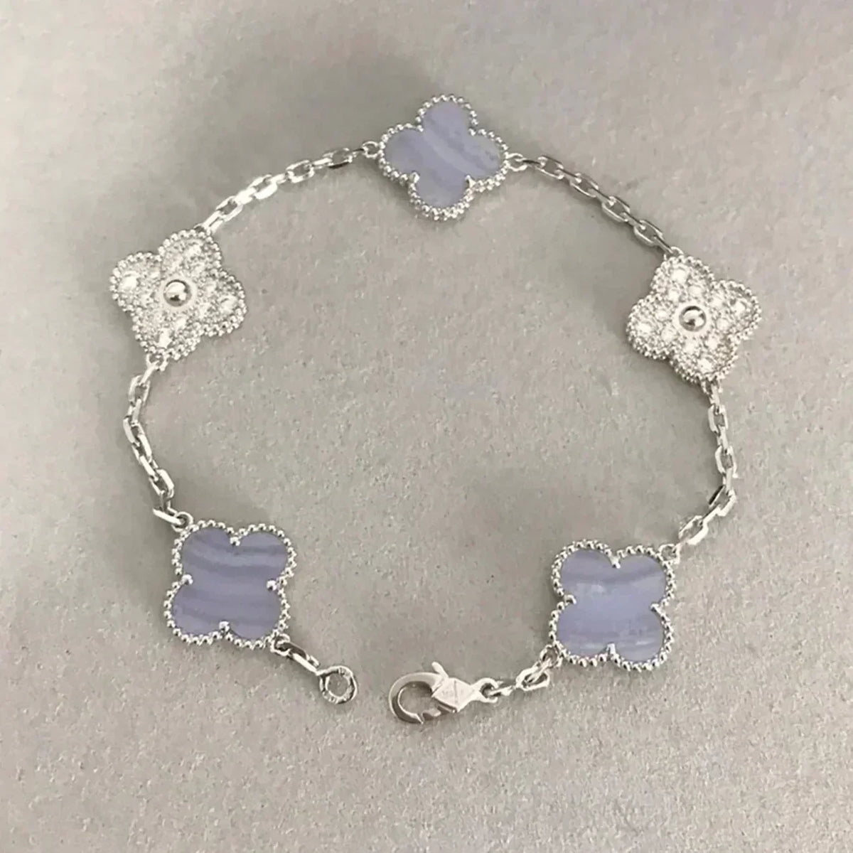 [Cyra] Neue CLOVER 5 MOTIV ARMBANDKOLLEKTION AUS LILAM CHALCEDON