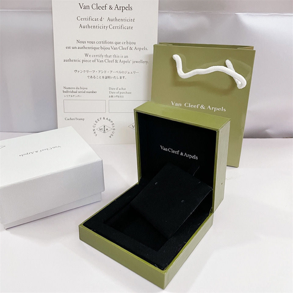 [Cyra]  VA CLOVER BRACELET NECKLACE RING BOX GIFT BAG