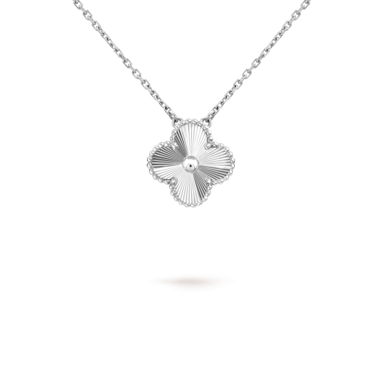 [Cyra]  CLOVER 15MM LASER NECKLACE SILVER