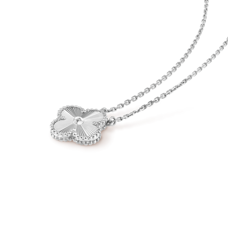 [Cyra]  CLOVER 15MM LASER NECKLACE SILVER