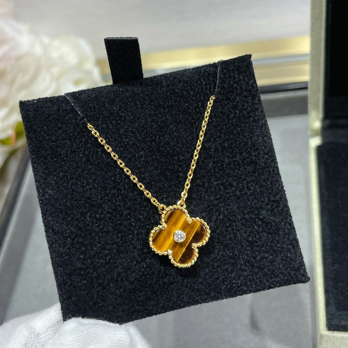 [Cyra] CLOVER Halskette 15MM DIAMANT UND GELBES TIGERAUGE-ACHAT