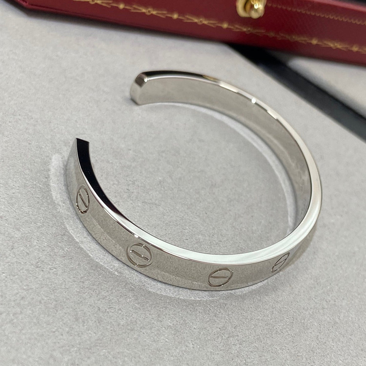 [Cyra]  LOVE BRACELET 6.1MM 1 DIAMOND OPEN CUFF