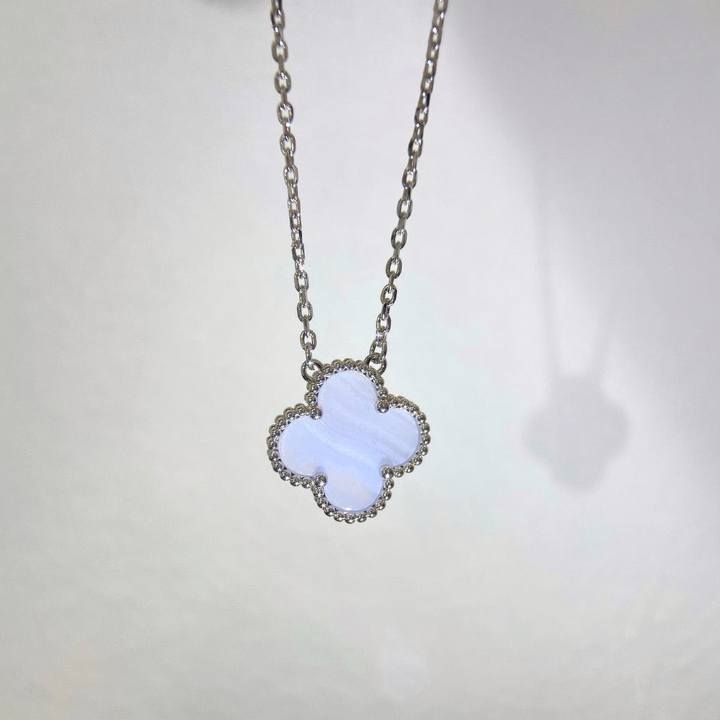 [Cyra] CLOVER 15MM BLUE CHALCEDONY NECKLACE SILVER