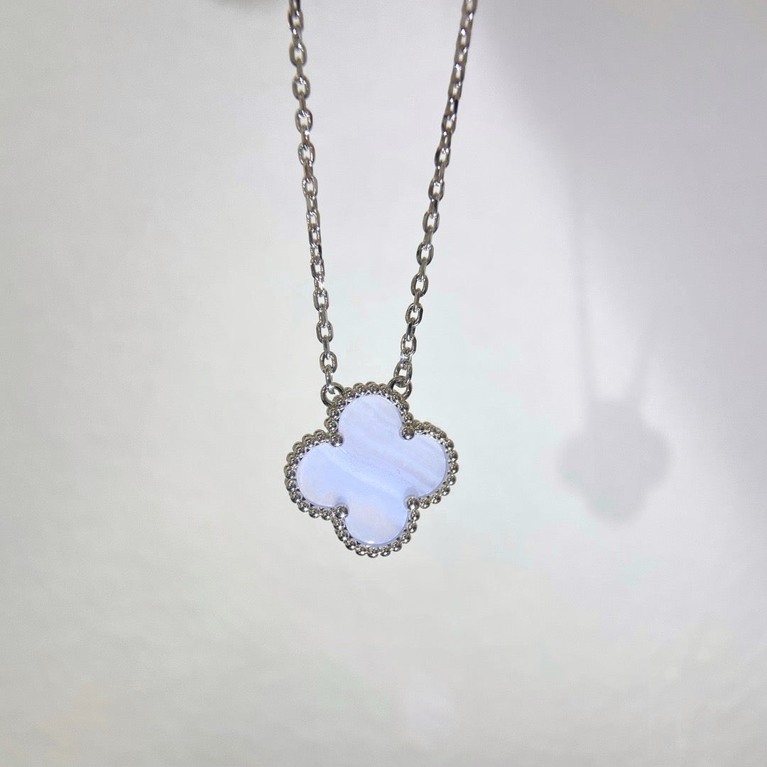 [Cyra] CLOVER 15MM BLUE CHALCEDONY NECKLACE SILVER