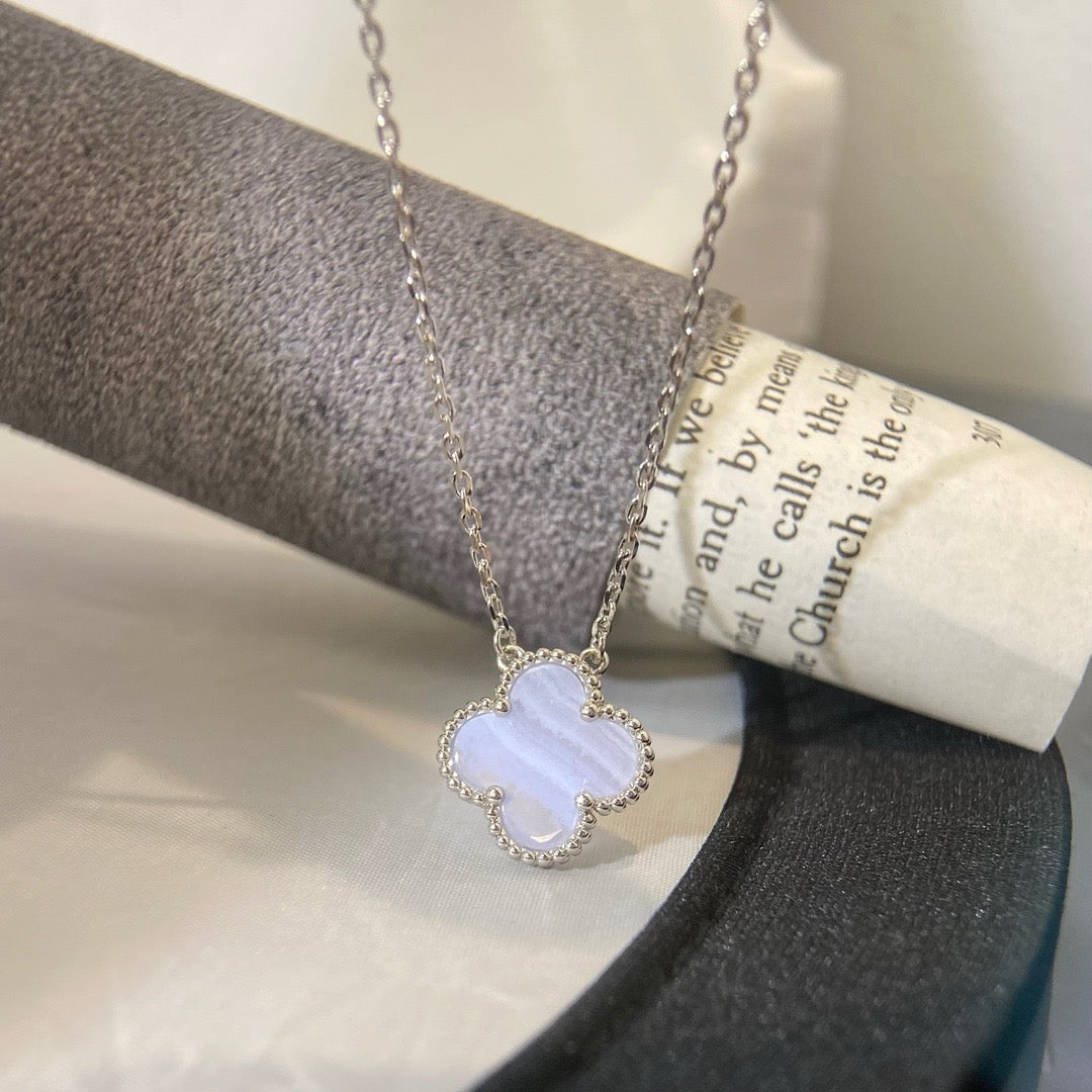 [Cyra] CLOVER 15MM BLUE CHALCEDONY NECKLACE SILVER