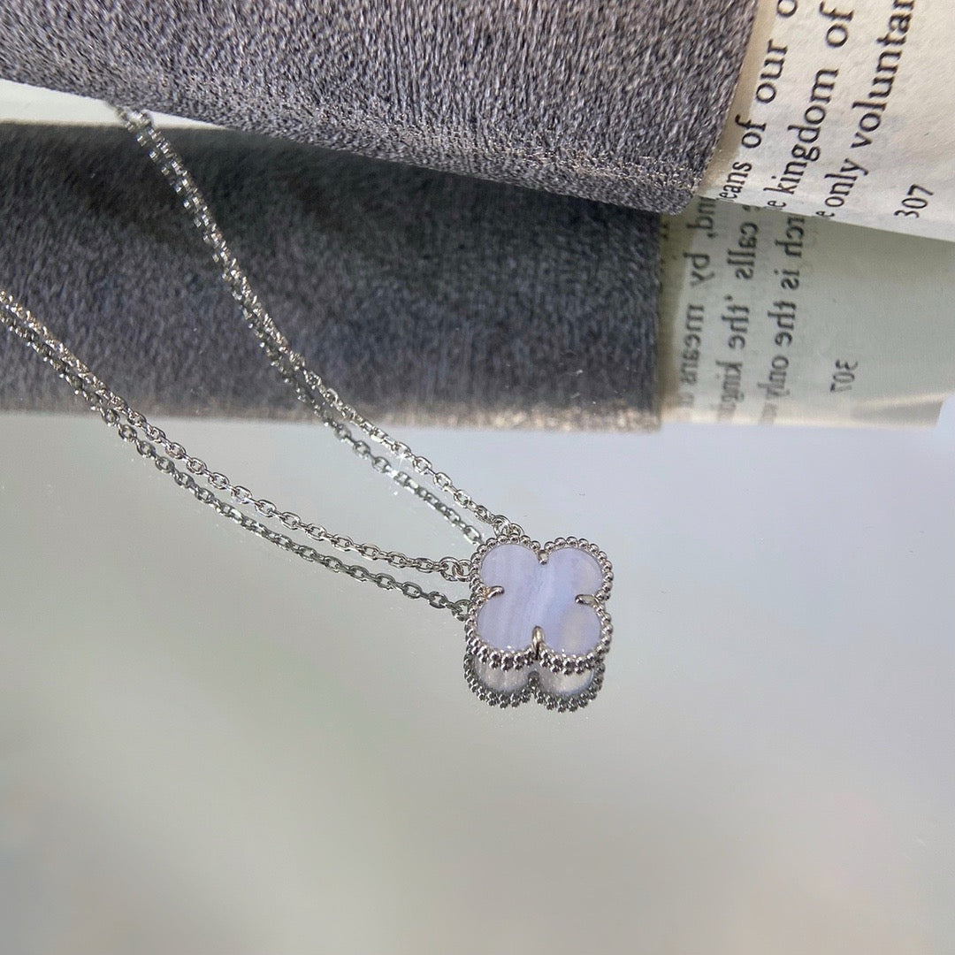 [Cyra] CLOVER 15MM BLUE CHALCEDONY NECKLACE SILVER