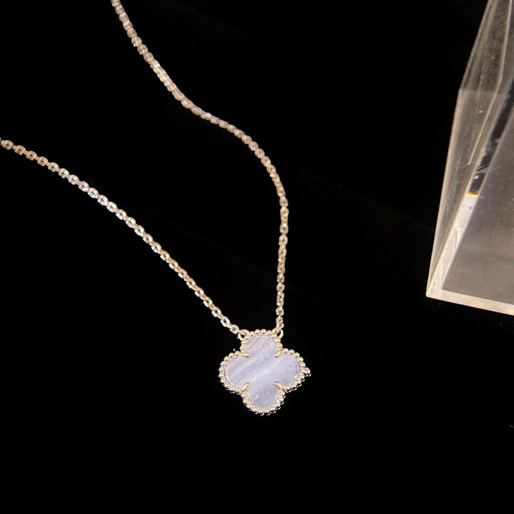 [Cyra] CLOVER 15MM BLUE CHALCEDONY NECKLACE SILVER