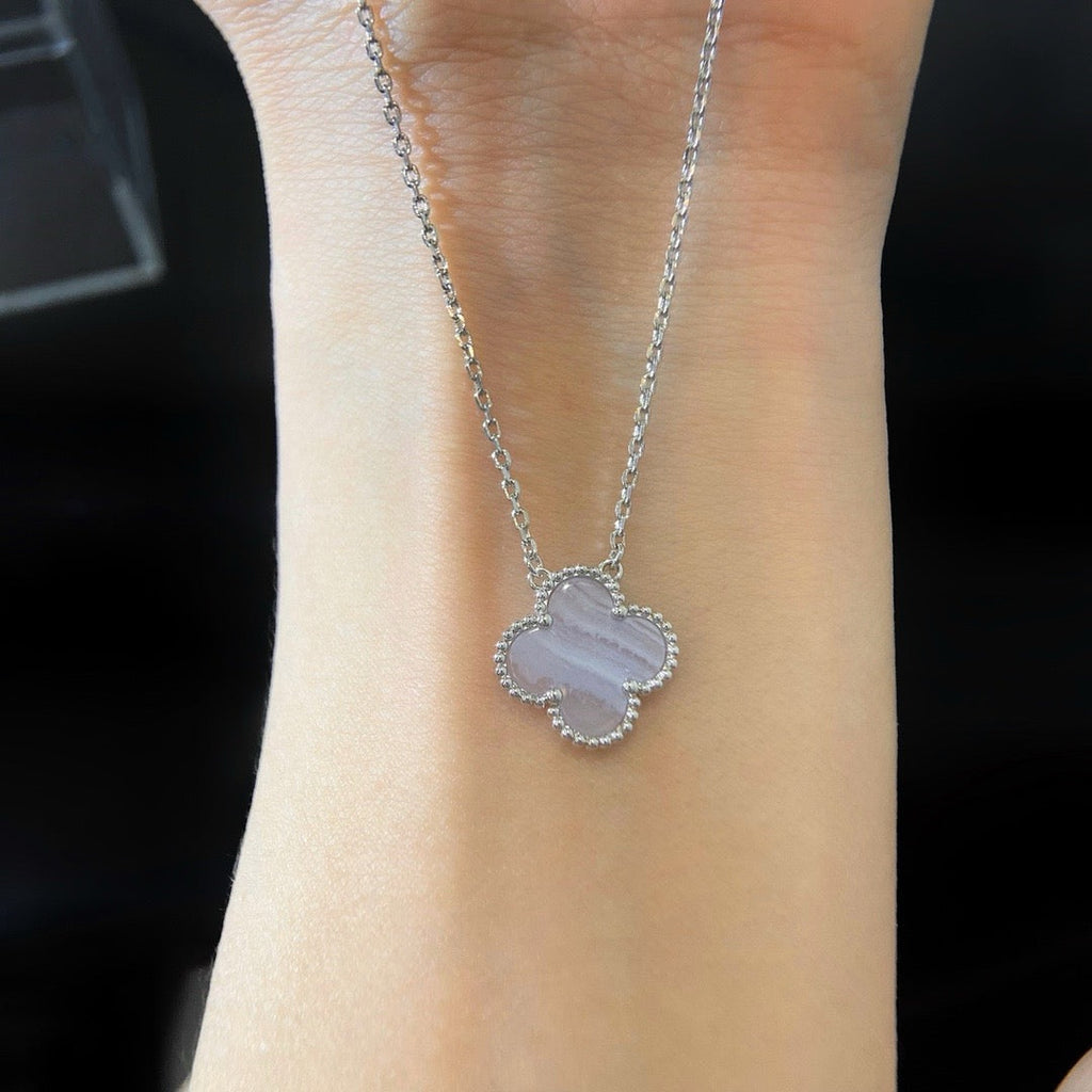 [Cyra] CLOVER 15MM BLUE CHALCEDONY NECKLACE SILVER
