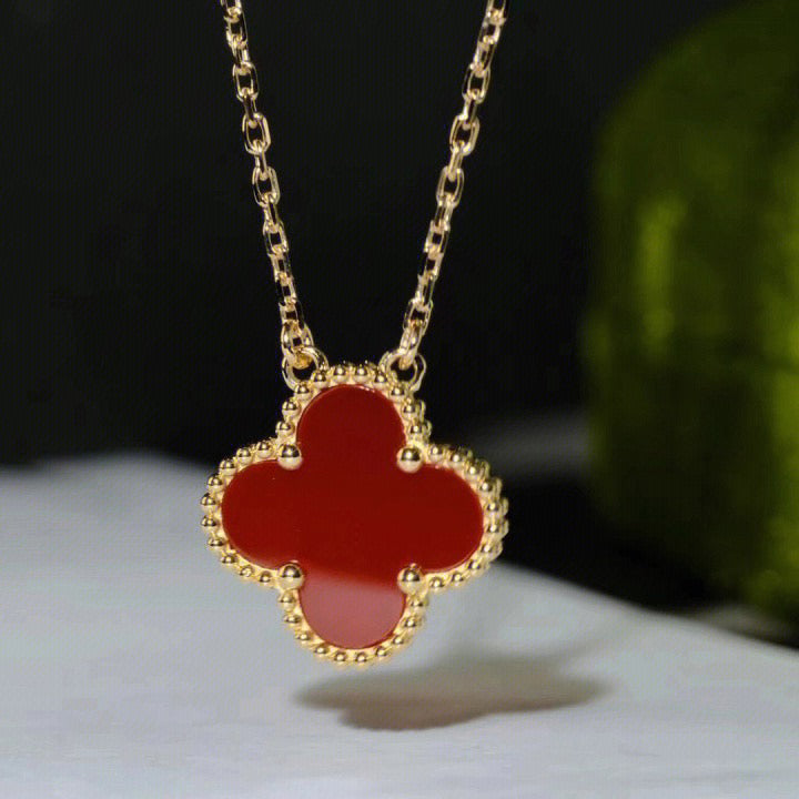 [Cyra]  CLOVER 15MM CARNELIAN SINGLE FLOWER NECKLACE