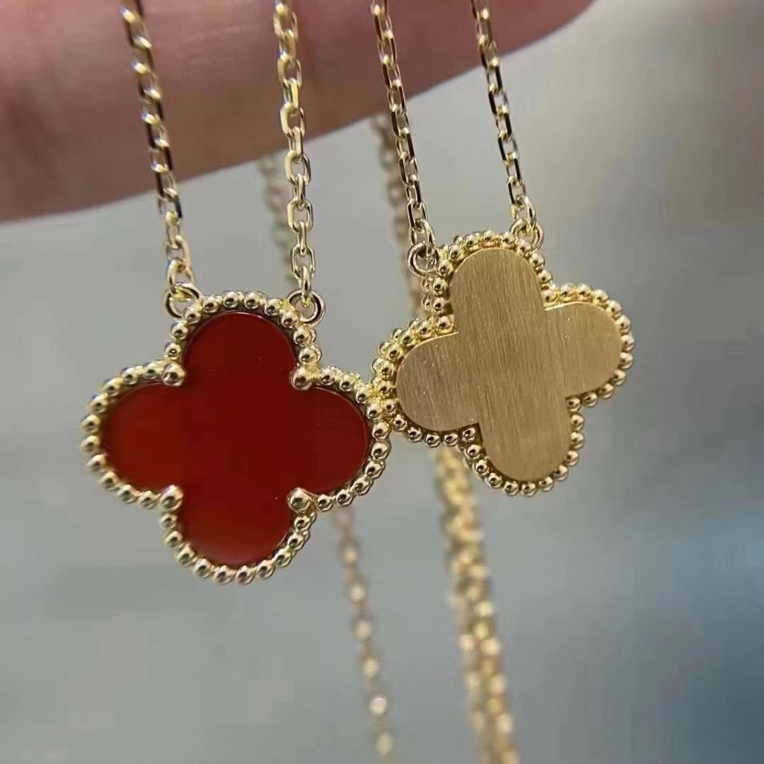 [Cyra]  CLOVER 15MM CARNELIAN SINGLE FLOWER NECKLACE