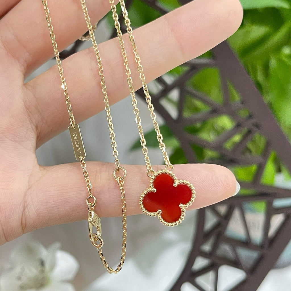 [Cyra]  CLOVER 15MM CARNELIAN SINGLE FLOWER NECKLACE