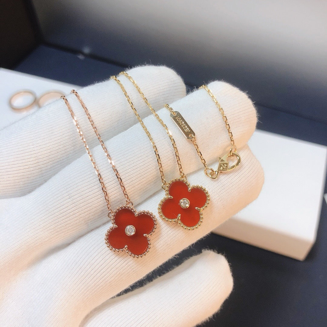[Cyra]  CLOVER 15MM DIAMOND CARNELIAN NECKLACE
