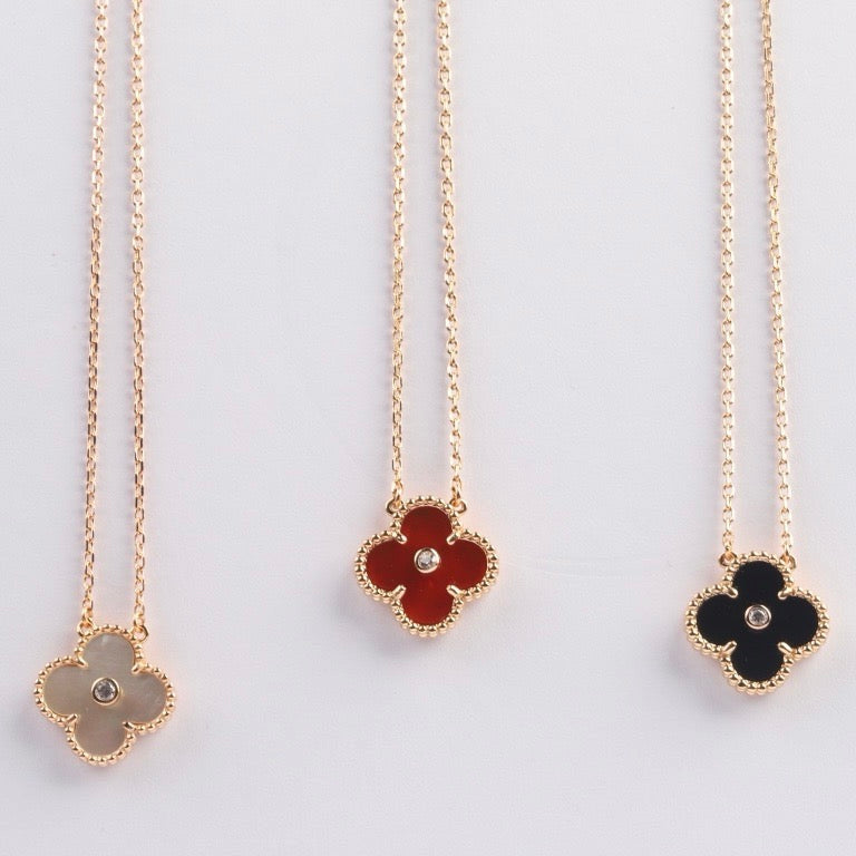 [Cyra]  CLOVER 15MM DIAMOND CARNELIAN NECKLACE