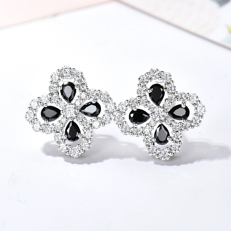 [Cyra]  CREOLEN MIT DURCHGEHENDEM MOTIV UND DIAMANTEN 16MM