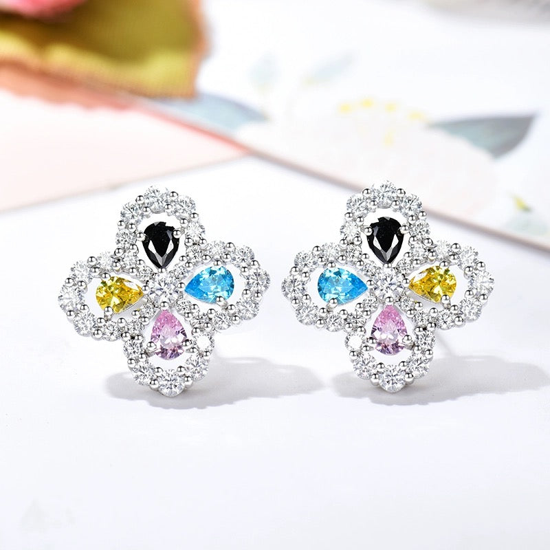 [Cyra]  CREOLEN MIT DURCHGEHENDEM MOTIV UND DIAMANTEN 16MM