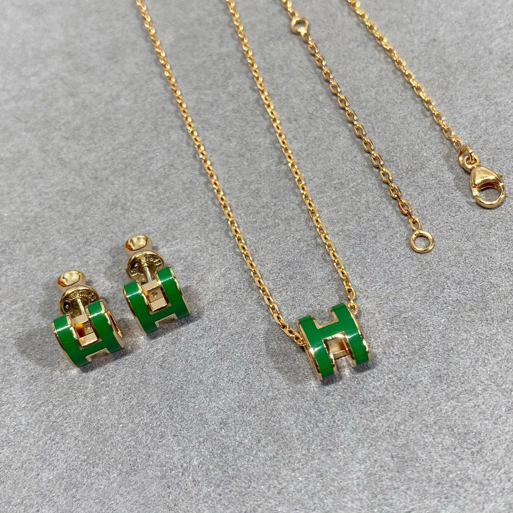 {
  "Cyra": "POP H グリーンネックレス シルバー＆ゴールド"
}