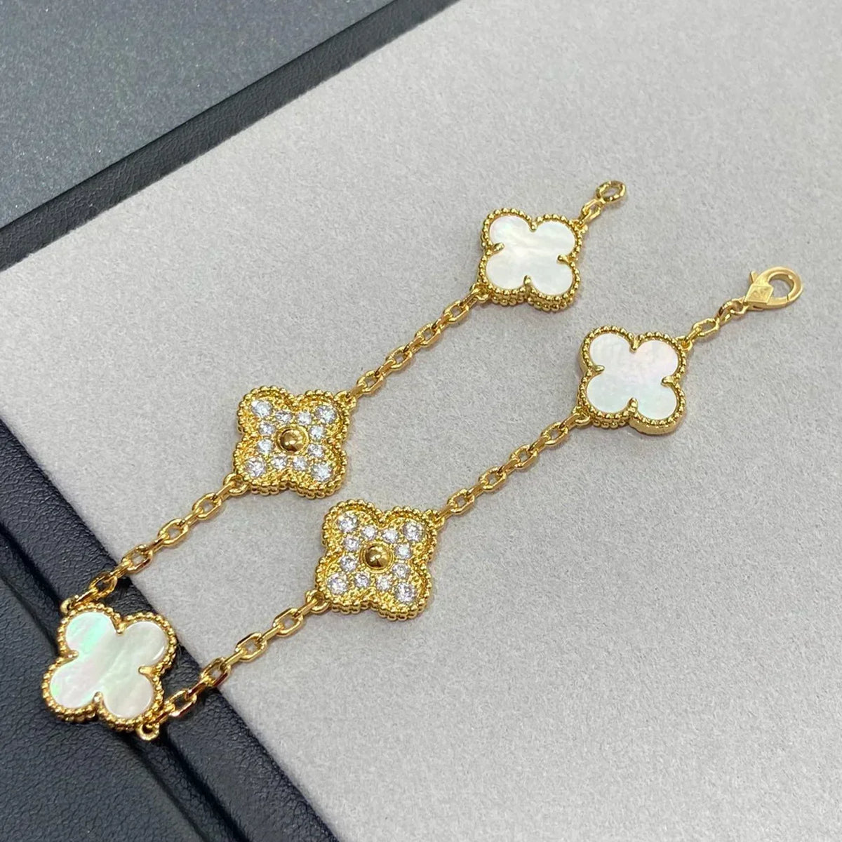 [Cyra] New CLOVER WHITE PEARL MOP 5 MOTIF BRACELET COLLECTION