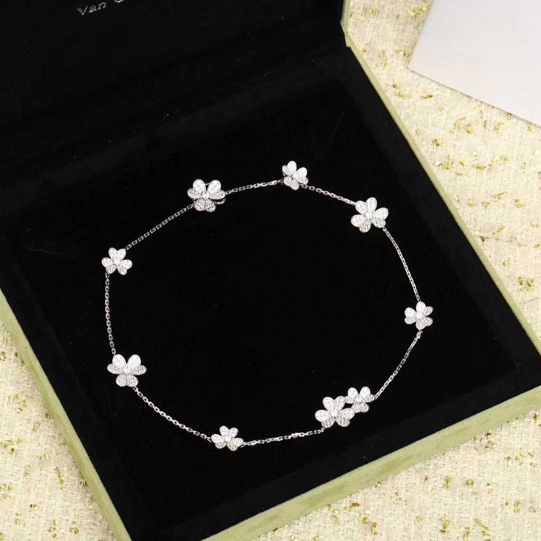 [Cyra]  FRIVOLE SILVER 9 FLOWERS NECKLACE