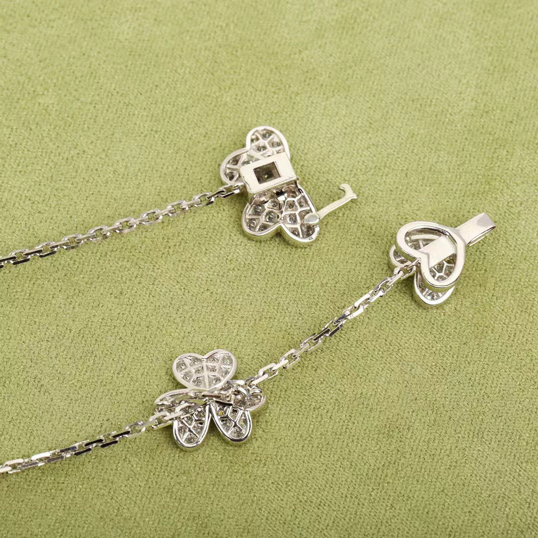 [Cyra]  FRIVOLE SILVER 9 FLOWERS NECKLACE