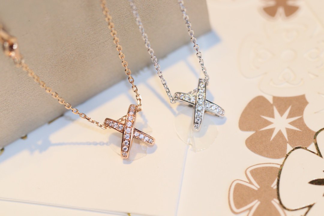 [Cyra]  JEUX DE DIAMOND NECKLACE