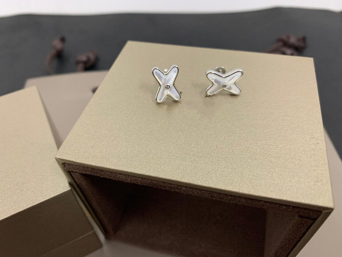 [Cyra]  JEUX DE WHITE MOP SILVER DIAMOND EARRINGS
