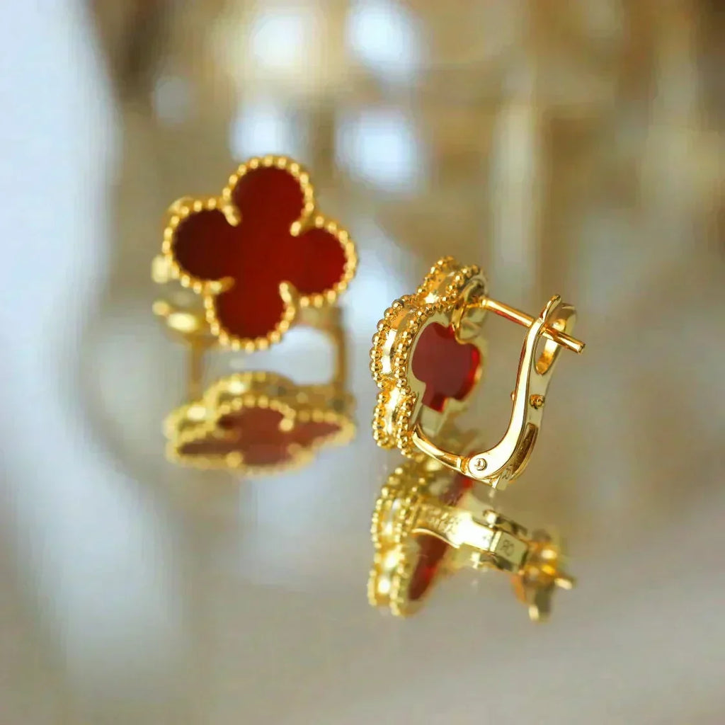 [Cyra]  CLOVER MEDIUM 1 MOTIFS CARNELIAN  EARRINGS