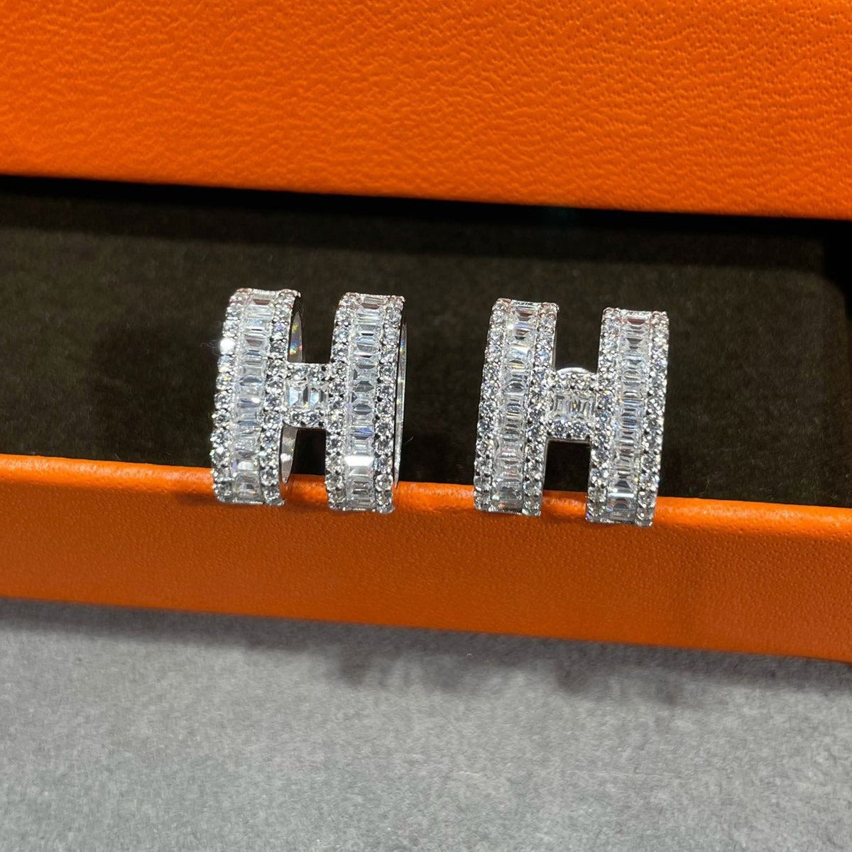 [Cyra]  H-STECKER MIT SILBERDIAMANTEN