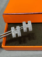 [Cyra]  H STUD EARRINGS WITH SILVER DIAMONDS