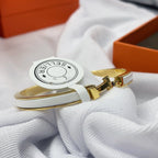[Cyra] KLASSISCHES HM CLIC-ARMBAND AUS WEISSEM EMAIL 8 MM