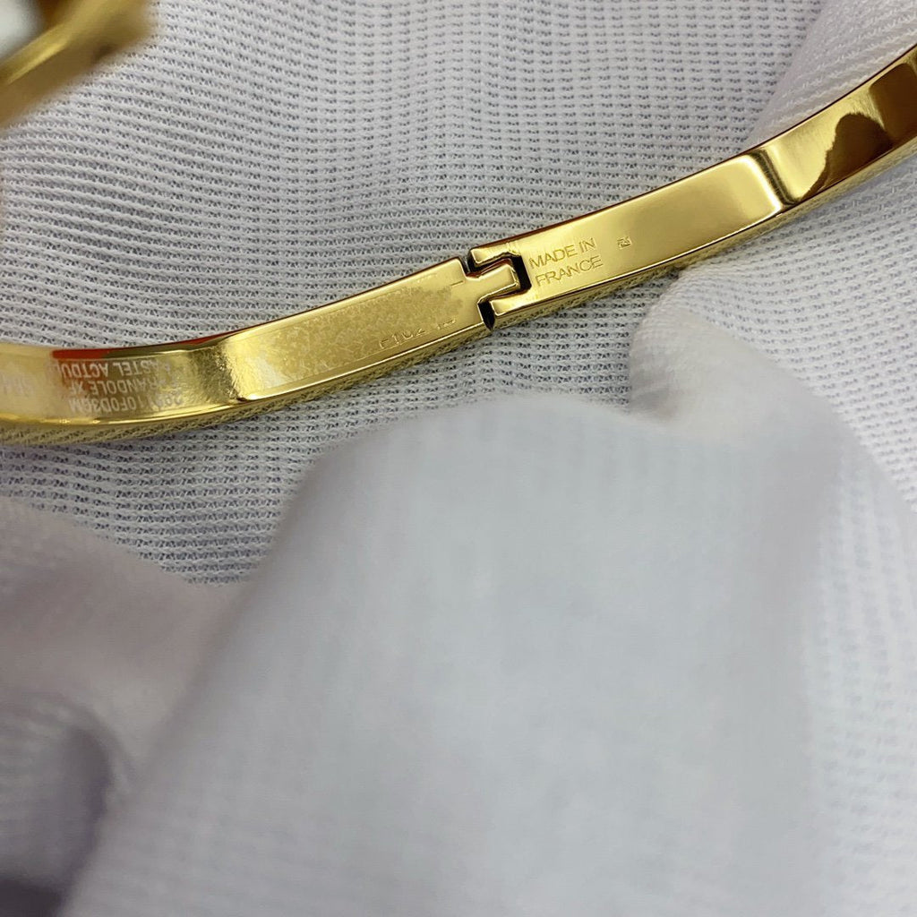 [Cyra] KLASSISCHES HM CLIC-ARMBAND AUS WEISSEM EMAIL 8 MM
