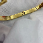 [Cyra] KLASSISCHES HM CLIC-ARMBAND AUS WEISSEM EMAIL 8 MM