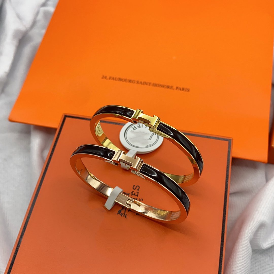 [Cyra]  CLASSIC HM CLIC BLACK 8MM ENAMEL BRACELET