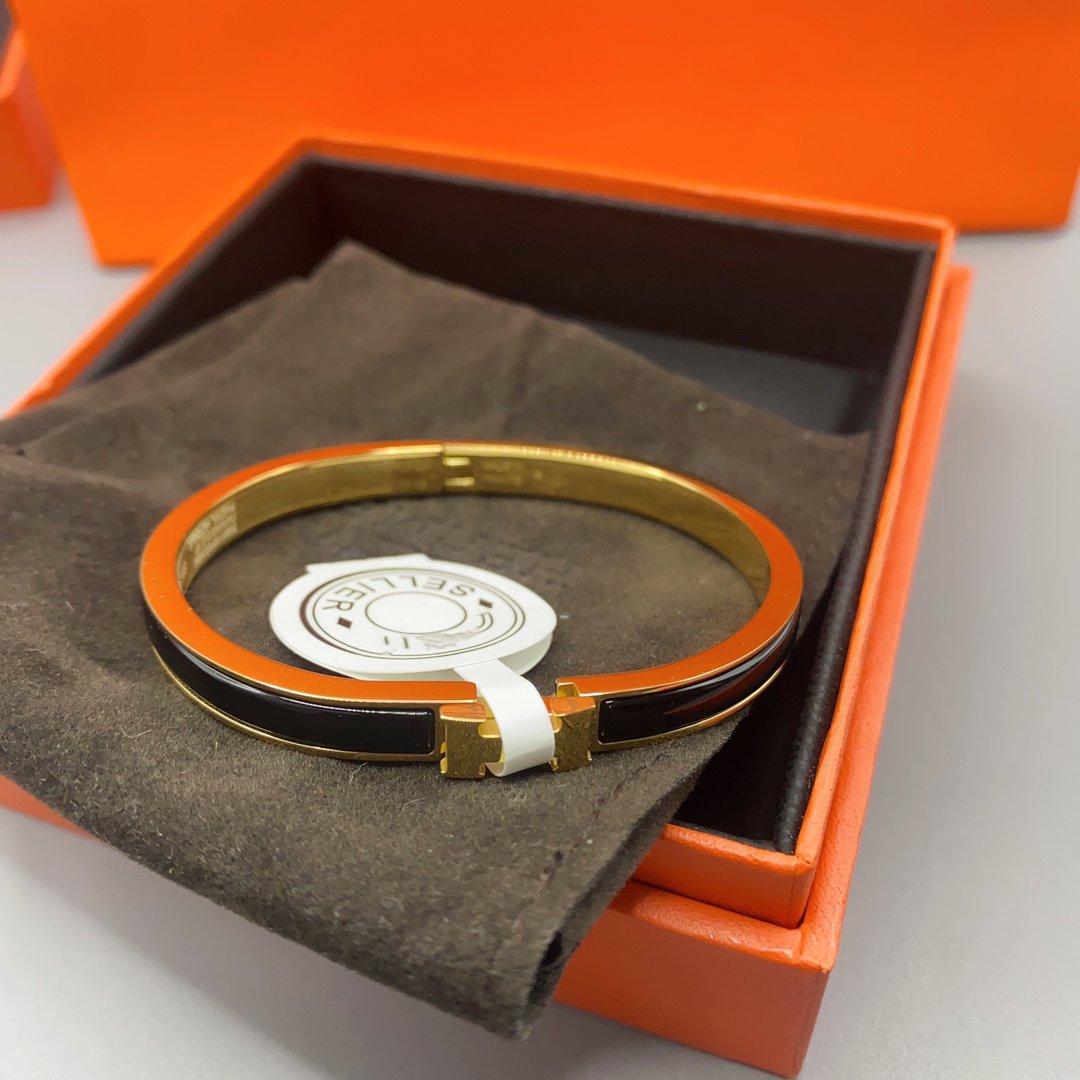 [Cyra]  CLASSIC HM CLIC BLACK 8MM ENAMEL BRACELET