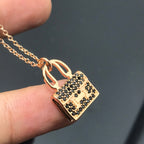 {
  "Cyra": "HM ネックレス 入荷 ブラックダイヤモンド"
}