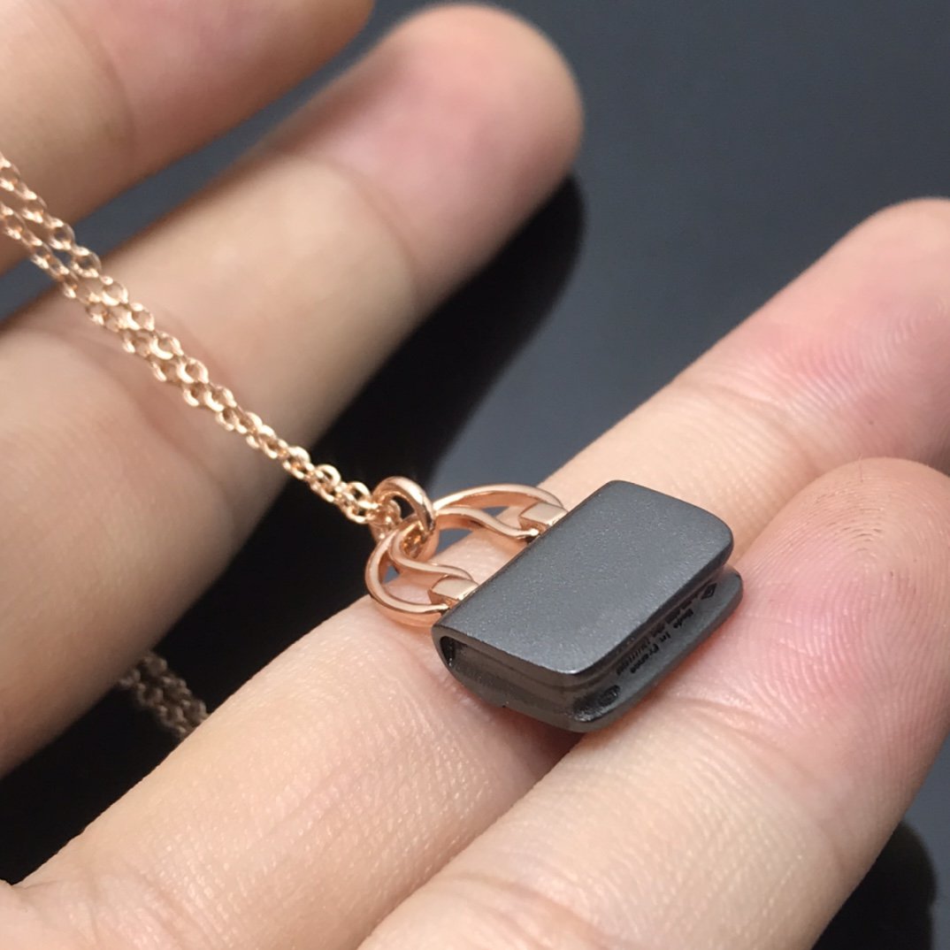 [Cyra]  WOMEN'S HM AMULETTES CONSTANCE PENDANT NECKLACE