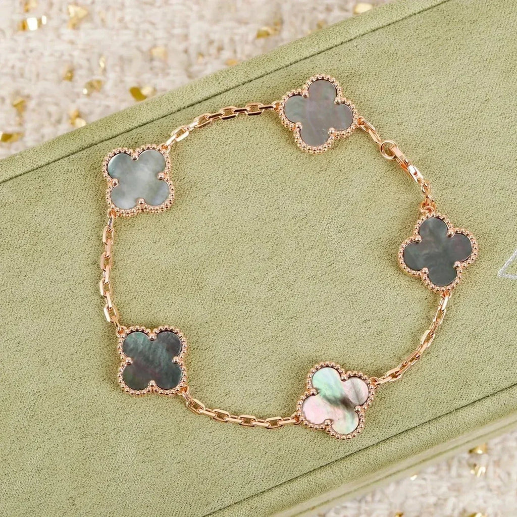 [Cyra] New CLOVER 5 MOTIF GRAY MOP BRACELET COLLECTION