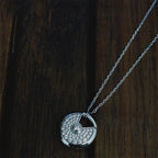 [Cyra] AMULETTE SILBER HALSKETTE MIT VOLLBESATZ AUS DIAMANTEN