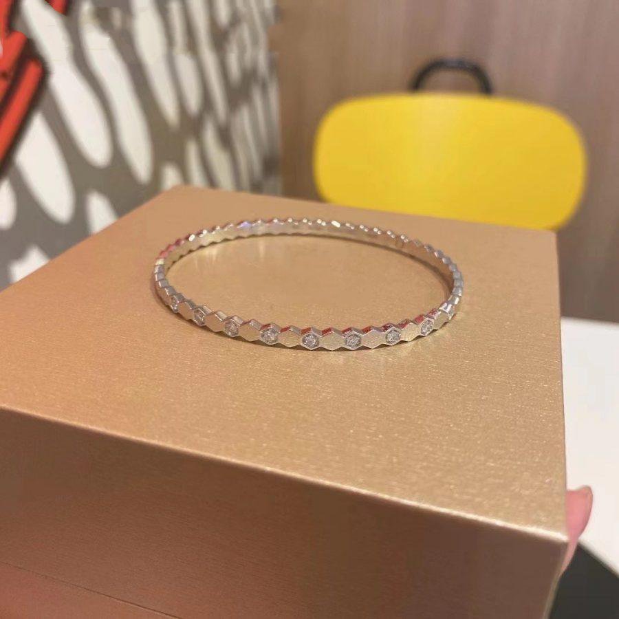 {
  "Cyra": "BEE LOVE SILBER DIAMANTARMBAND"
}