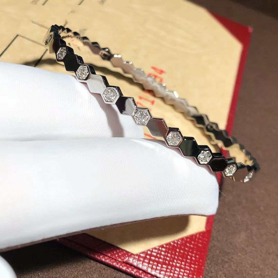 {
  "Cyra": "BEE LOVE SILBER DIAMANTARMBAND"
}