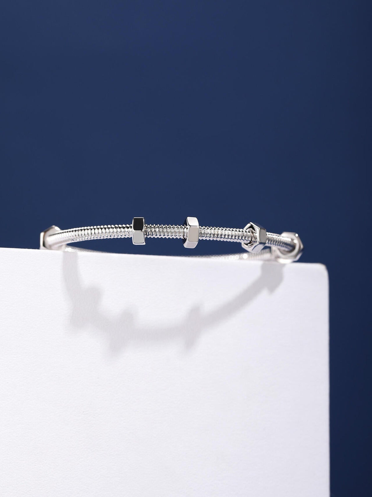 [Cyra] CT THREADED BRACELET