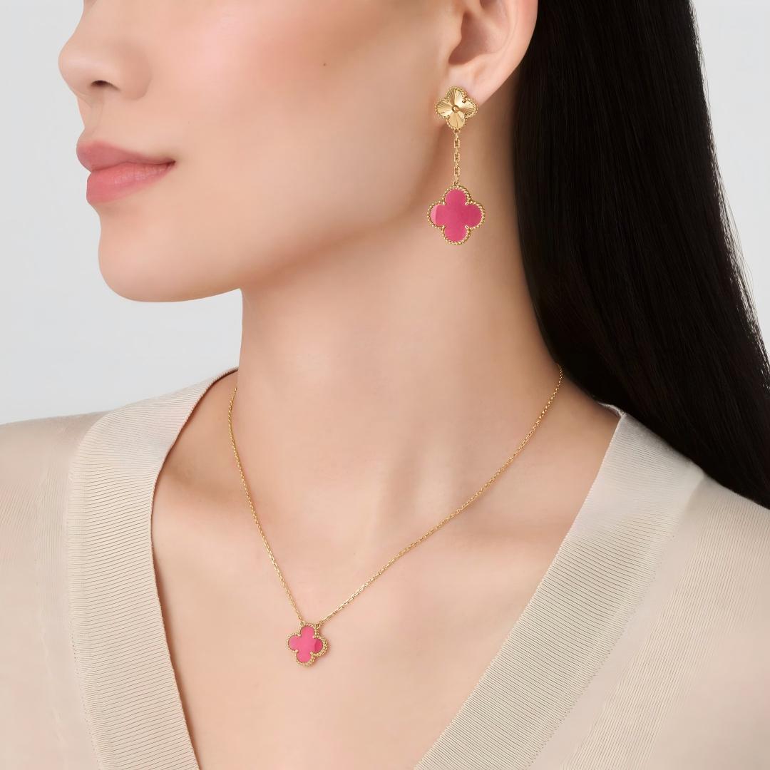 [Cyra] NEW CLOVER 2 MOTIF PINK ENAMEL EARRINGS