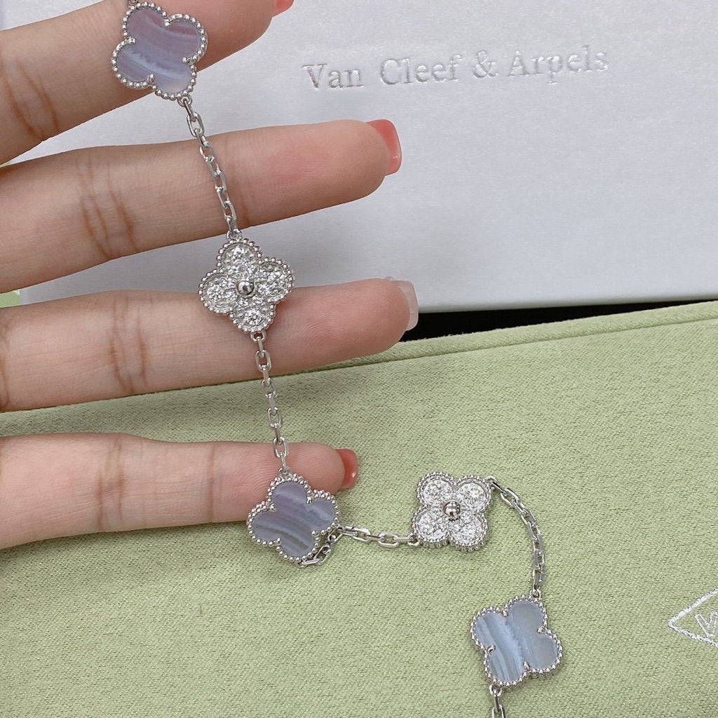 [Cyra] Neue CLOVER 5 MOTIV ARMBANDKOLLEKTION AUS LILAM CHALCEDON