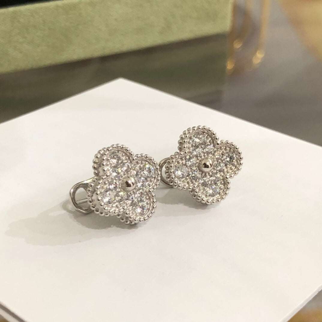 [Cyra]  CLOVER 1 MOTIFS DIAMOND STUD EARRINGS SILVER