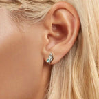 Conch-Ohrstecker mit eingelegtem grünem Zirkonia, hypoallergene Ohrringe