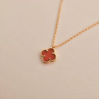 [Cyra]  CLOVER MINI 9.5MM WHITE CARNELIANS NECKLACE