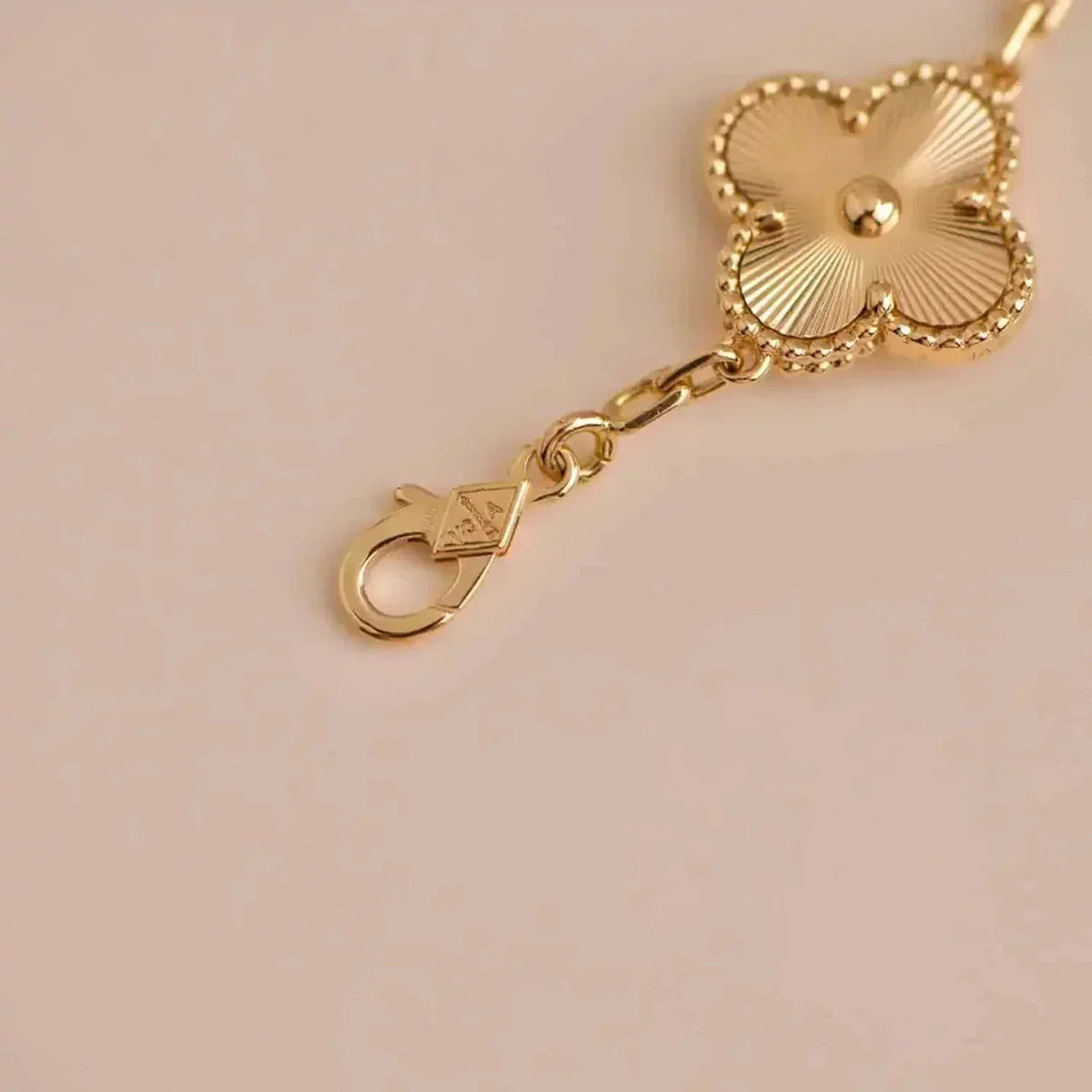 [Cyra] New  CLOVER 5 MOTIF LASER BRACELET COLLECTION